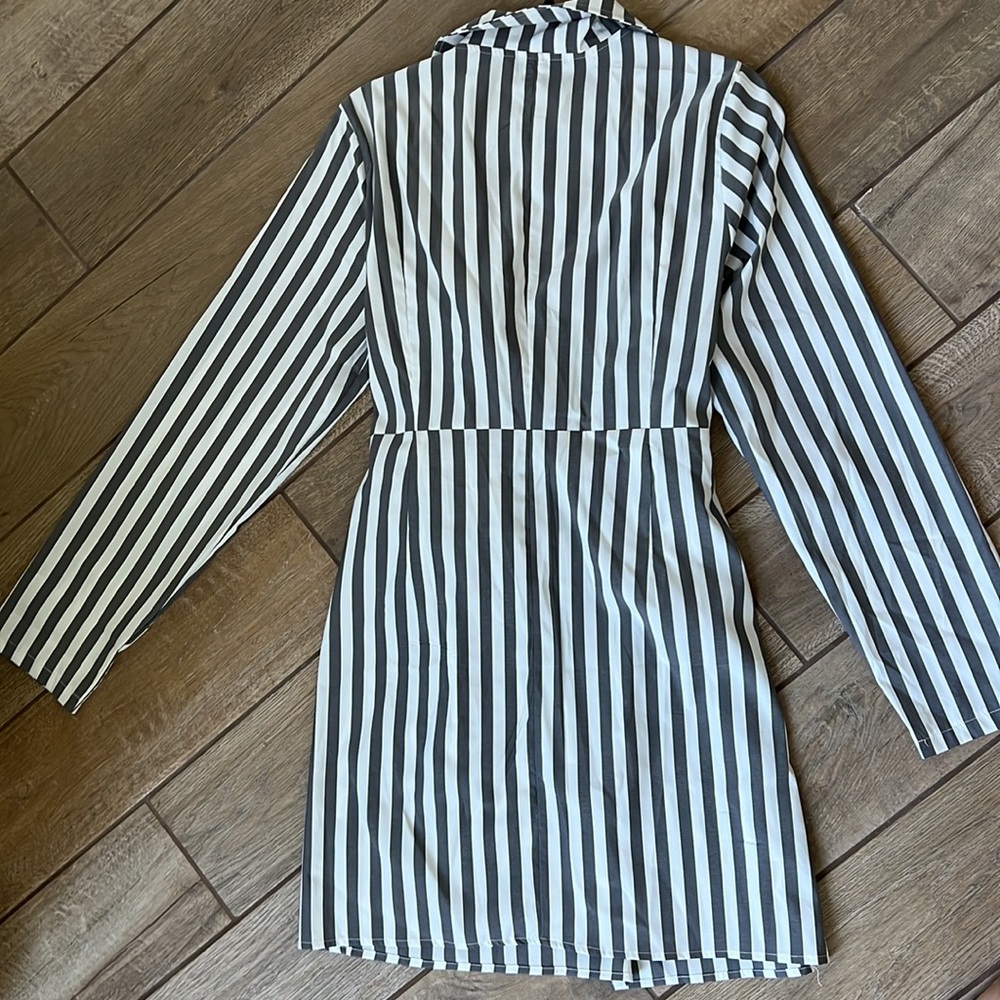 Striped dress - Picture 2 of 5